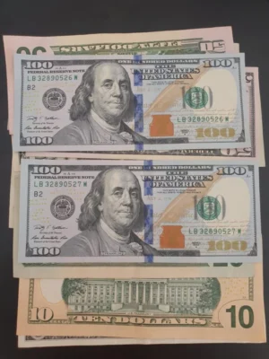 $100 USD Bills